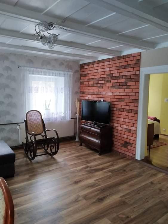 Żółty dom Rybnica 33 Apartamento Exterior foto